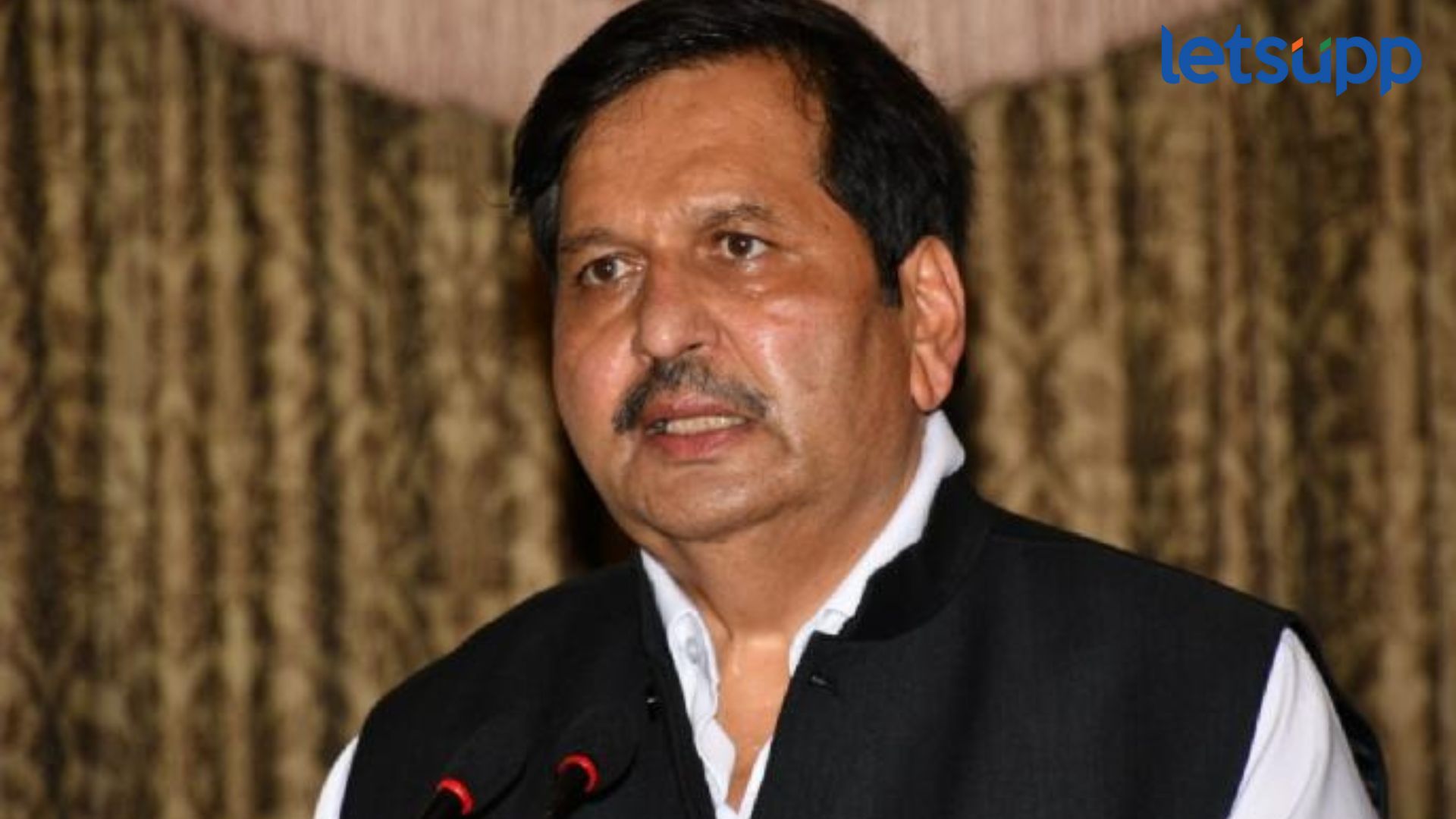 सोन्यात 6 कोटींची गुंतवणूक अन् 182 कोटी रुपयांचे कर्ज, मंगलप्रभात लोढांची संपत्ती जाणून घ्या Mangalprabhat Lodha : सोन्यात 6 कोटींची गुंतवणूक अन् 182 कोटी रुपयांचे कर्ज, मंगलप्रभात लोढांची संपत्ती जाणून घ्या