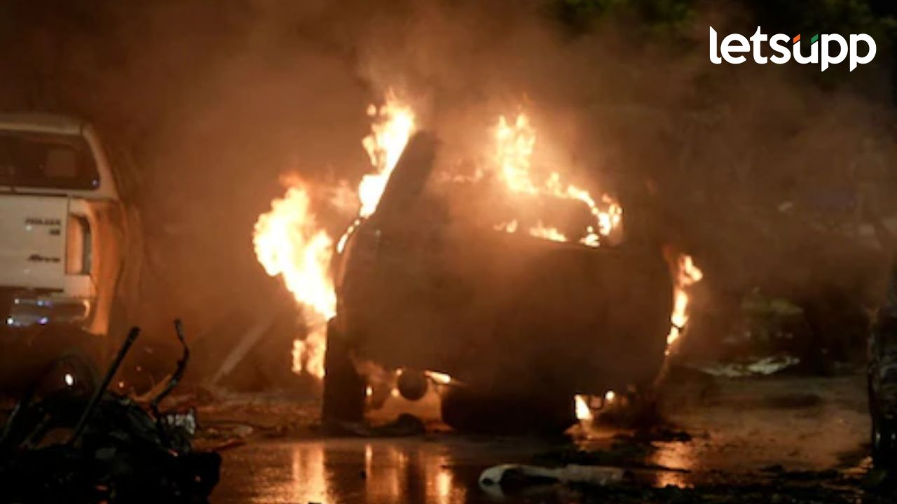 Blast Karachi Airport: कराची विमानतळावर मोठा स्फोट; दोघांचा मृत्यू तर ८ जण गंभीर जखमी Blast Outside Karachi Airport: कराची विमानतळावर मोठा स्फोट; दोघांचा मृत्यू तर ८ जण गंभीर जखमी