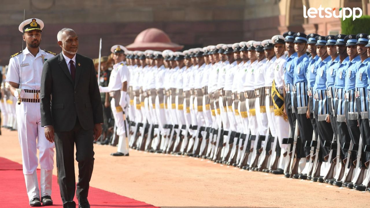 मालदीवचे राष्ट्रपती मुइज्जू भारत भेटीवर; राष्ट्रपती द्रौपदी मुर्मू अन् पंतप्रधान नरेंद्र मोदी यांनी केलं स्वागत मालदीवचे राष्ट्रपती मुइज्जू भारत भेटीवर; राष्ट्रपती द्रौपदी मुर्मू अन् पंतप्रधान नरेंद्र मोदी यांनी केलं स्वागत