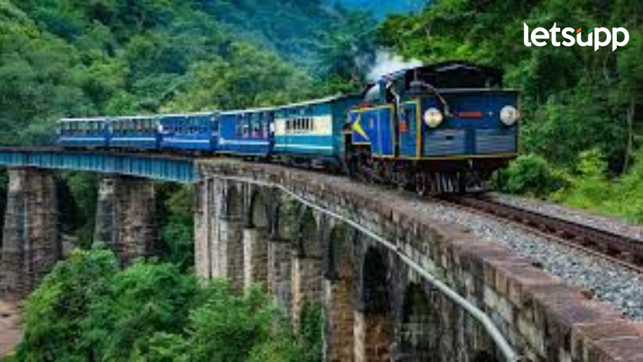 Train : फक्त एक मेसेज केल्याने TC धावत येईल मदतीला; ट्रेनमध्ये प्रवास करणाऱ्यांसाठी खास सुविधा Train : फक्त एक मेसेज केल्याने TC धावत येईल मदतीला; ट्रेनमध्ये प्रवास करणाऱ्यांसाठी खास सुविधा