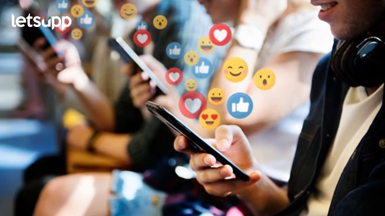 सावधान! FB, Instagram अन् यूट्यूब तुमच्यावर ठेवताहेत वॉच; रिपोर्टमधून धक्कादायक खुलासा Social Media