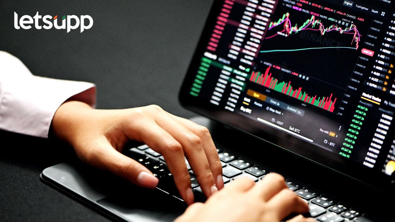 Stock Market : शेअर बाजाराची किरकोळ वाढीसह सुरूवात; बँकिंग आणि आयटी क्षेत्रात खरेदीचा कल Stock Market : शेअर बाजाराची किरकोळ वाढीसह सुरूवात; बँकिंग आणि आयटी क्षेत्रात खरेदीचा कल