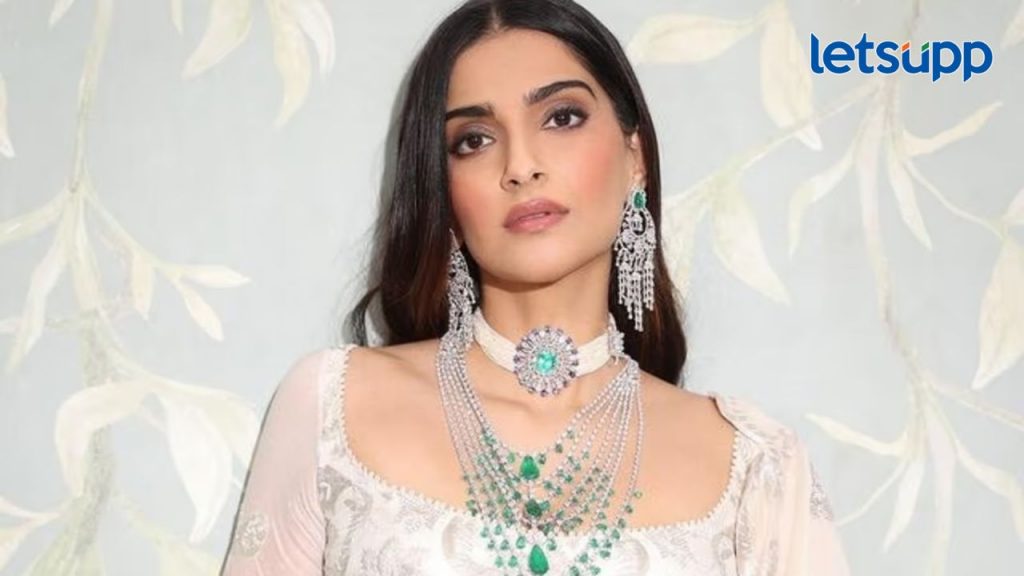 डिओरची पहिली दक्षिण आशियाई एम्बेसडर म्हणून सोनम कपूरची निवड; 'आयशा'मधील फॅशन लुक्स चर्चेत