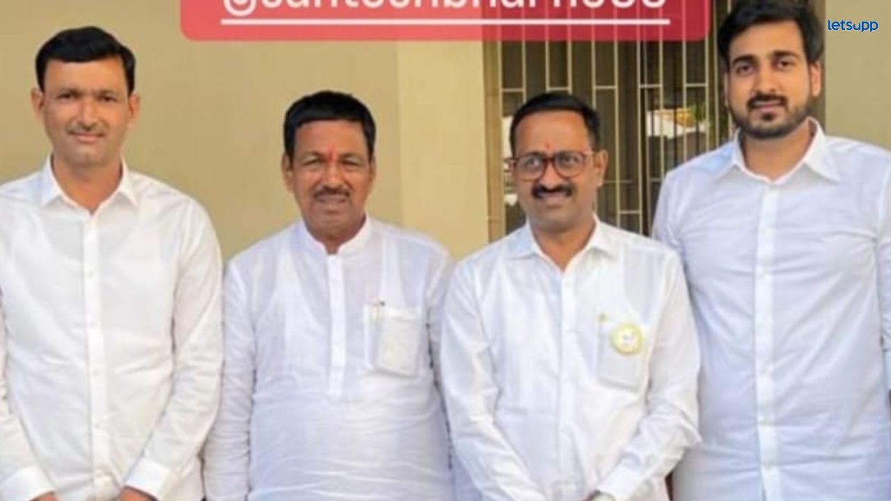 वडगाव शेरीत बापूसाहेब पठारे यांच्याकडून बेरजेचं राजकारण; भाजपमधील दुरावलेला भाचा केला आपलासा वडगाव शेरीत बापूसाहेब पठारे यांच्याकडून बेरजेचं राजकारण; भाजपमधील दुरावलेला भाचा केला आपलासा