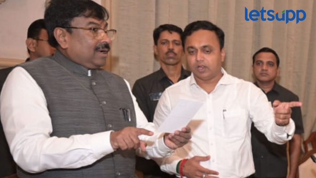 Sudhir Mungantiwar : रंगभवनची जागा दादासाहेब फाळके चित्रनगरीला हस्तांतरित करा, महामंडळाचे उपाध्यक्ष अमोल जाधवांची मागणी