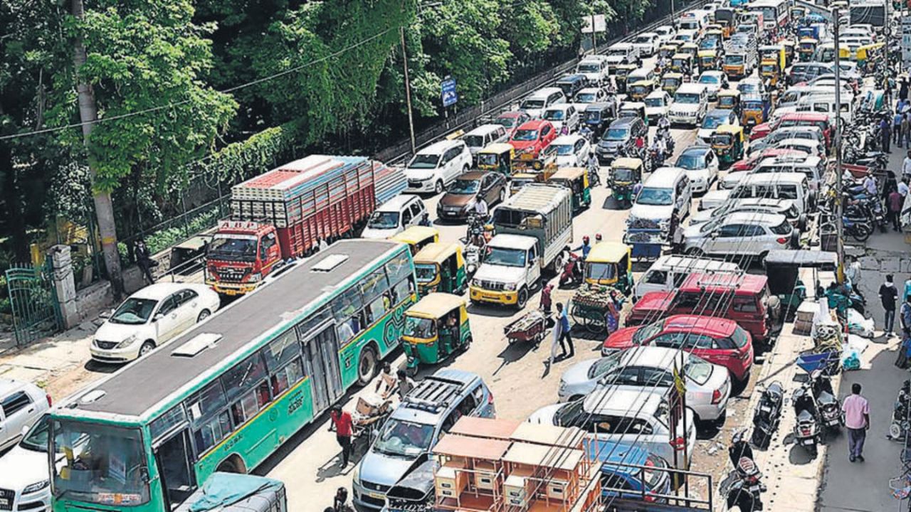 ‘मार्च’मध्ये वाहन विक्रीचा टॉप गिअर! विक्रीत 12 टक्के वाढ; कोणत्या वाहनांची सर्वाधिक विक्री.. Bengaluru Traffic