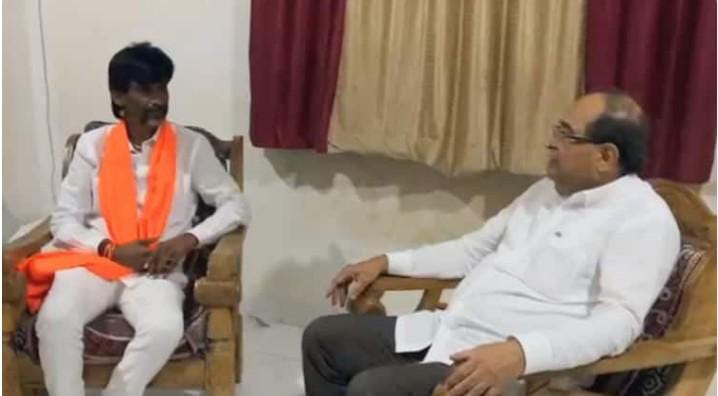 महसूलमंत्री विखेंनी घेतली मनोज जरांगेंची भेट; तासाभराच्या बैठकीत कोणती चर्चा ? Manoj Jarange