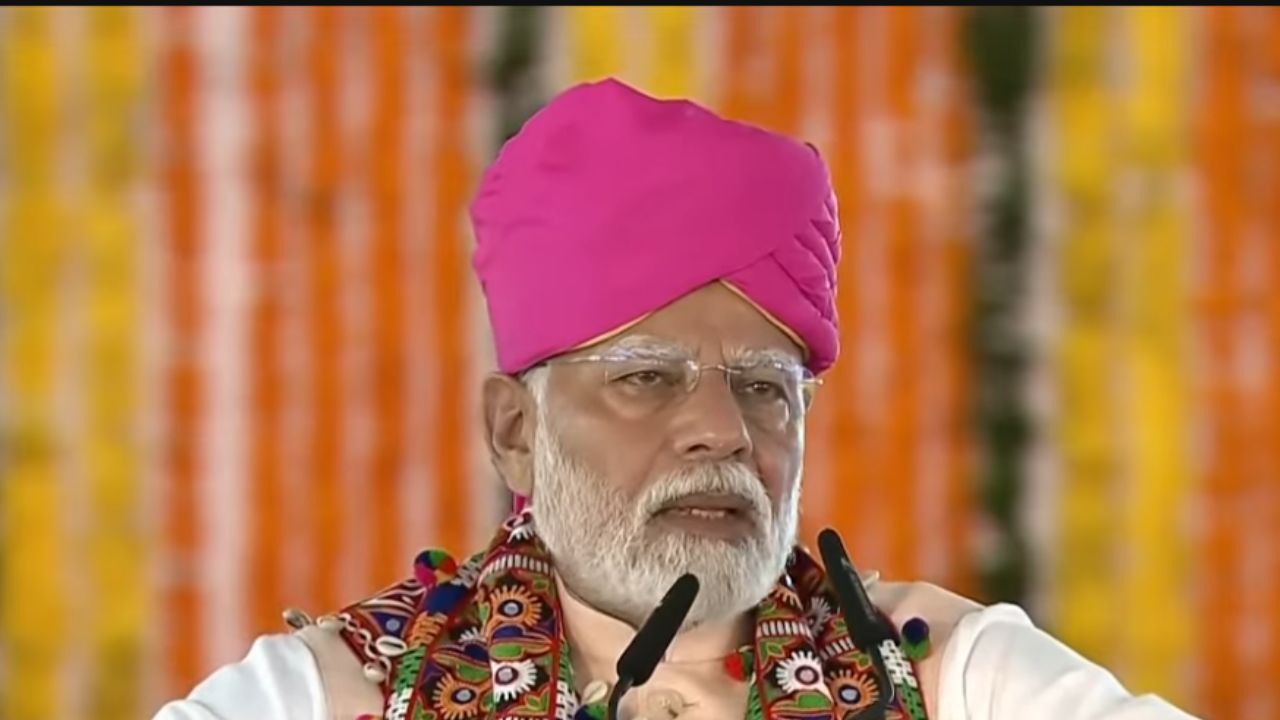“अर्बन नक्षलच काँग्रेसला चालवतात, त्यांच्यापासून सावध राहा”, PM मोदींचा काँग्रेसवर हल्लाबोल Pm Modi Jpg