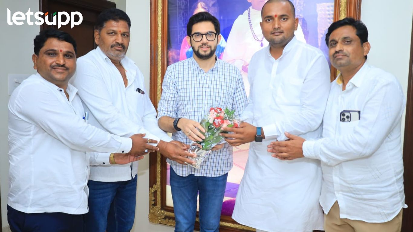 ठाकरे गटात वाद उफाळला ! कट्टर शिवसैनिक रणजित पाटीलच तानाजी सावंत यांच्याविरोधात उमेदवार हवेत ठाकरे गटात वाद उफाळला ! कट्टर शिवसैनिक रणजित पाटीलच तानाजी सावंत यांच्याविरोधात उमेदवार हवेत