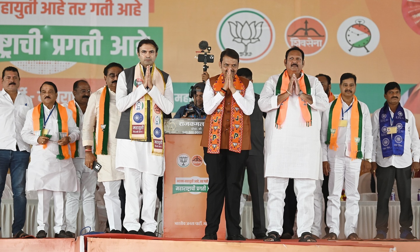 डॉ.अतुलबाबा भोसलेंची सभा फडणवीसांनी गाजवली, पाहा फोटो Devendra Fadnavis Sabha For Atul Bhosale