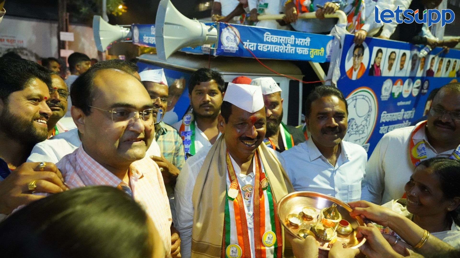 बापूसाहेब पठारेंची विमान नगरमध्ये पदयात्रा, मेट्रो मार्गाच्या विस्ताराचे आश्वासन Bapusaheb Pathare