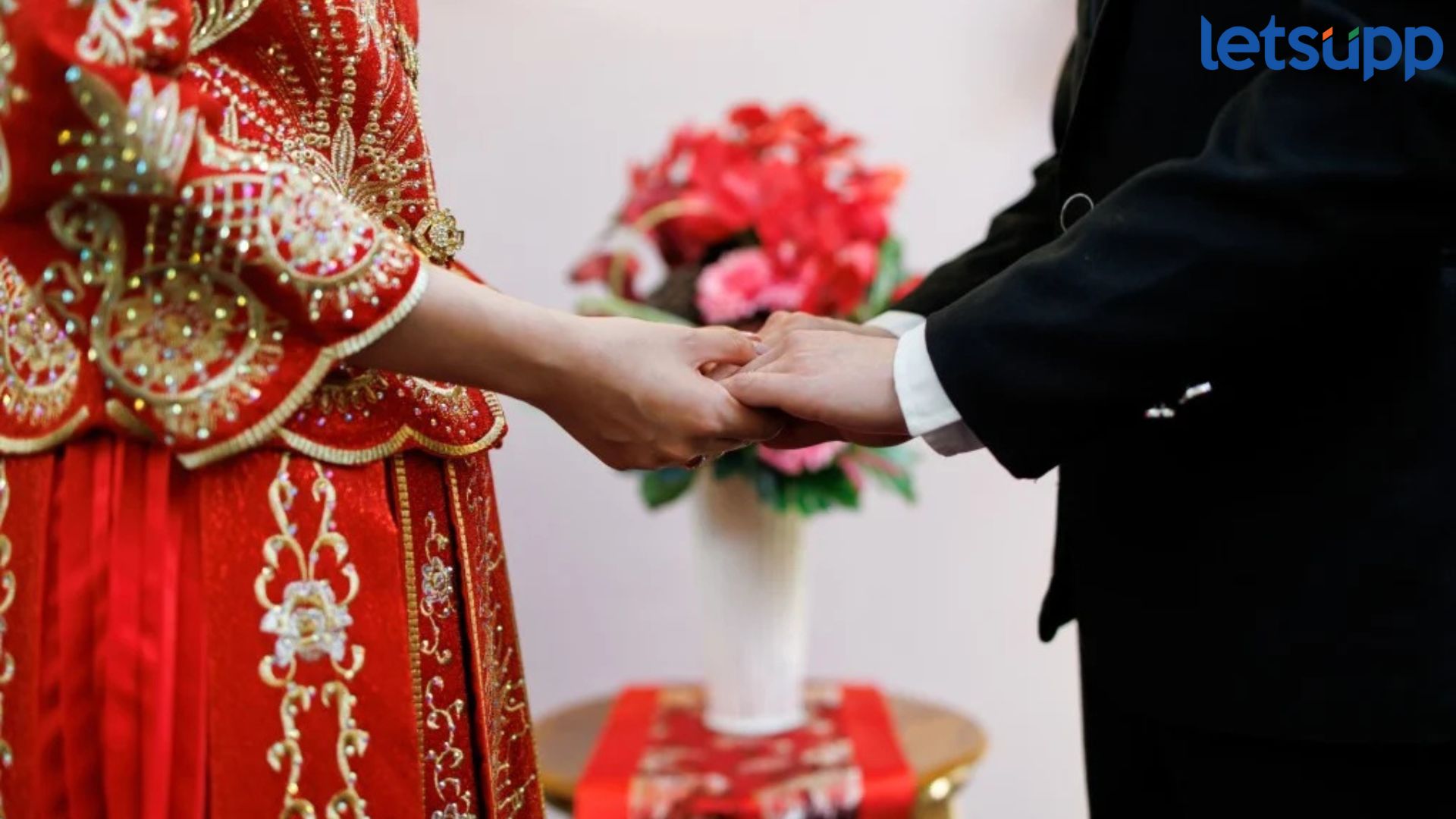 चीनमध्ये 3.5 कोटी पुरुषांना मिळेना ‘जीवनसाथी’, लग्नासाठी दुसऱ्या देशांकडे पळापळ China Population : चीनमध्ये 3.5 कोटी पुरुषांना मिळेना 'जीवनसाथी', लग्नासाठी दुसऱ्या देशांकडे पळापळ