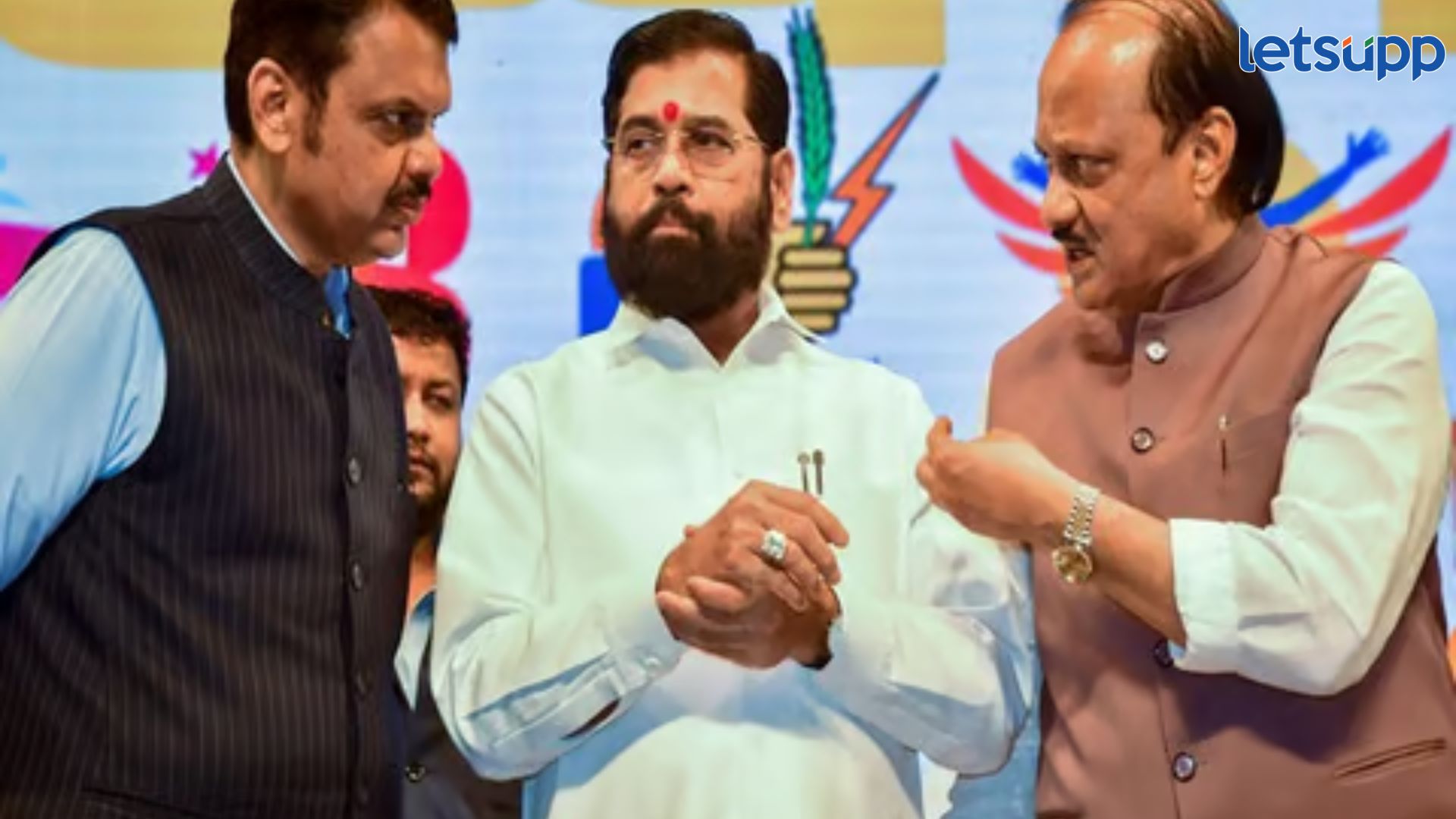 राज्यात पुन्हा महायुती सरकार, टुडेज चाणक्य अन् ॲक्सिस माय इंडियाचा अंदाज काय? Maharashtra Assembly Elections : राज्यात पुन्हा महायुती सरकार? टुडेज चाणक्य अन् ॲक्सिस माय इंडियाचा अंदाज काय?