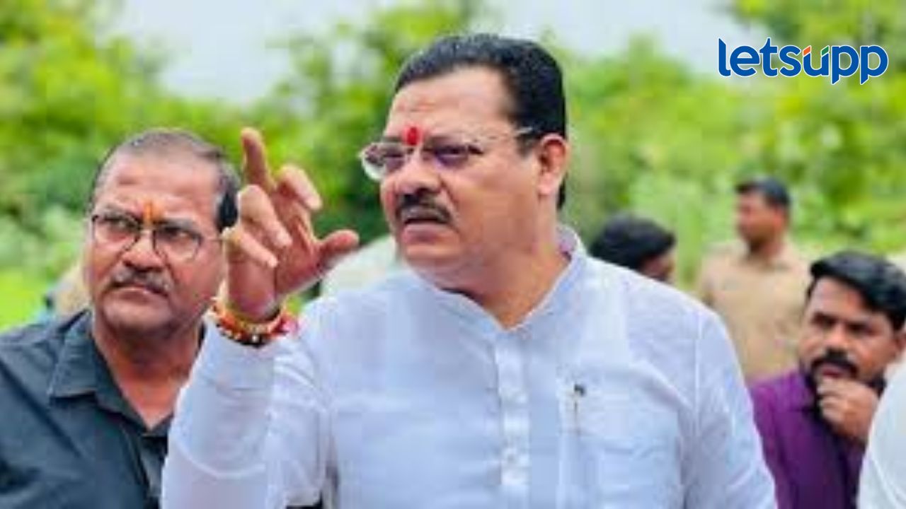 महायुतीच्या विजयात आमचा मोठा वाटा; आम्हाला गृह खाते देण्यास विरोध का?, काय म्हणाले शिरसाट? महायुतीच्या विजयात आमचा मोठा वाटा; आम्हाला गृह खाते देण्यास विरोध का?, काय म्हणाले शिरसाठ?