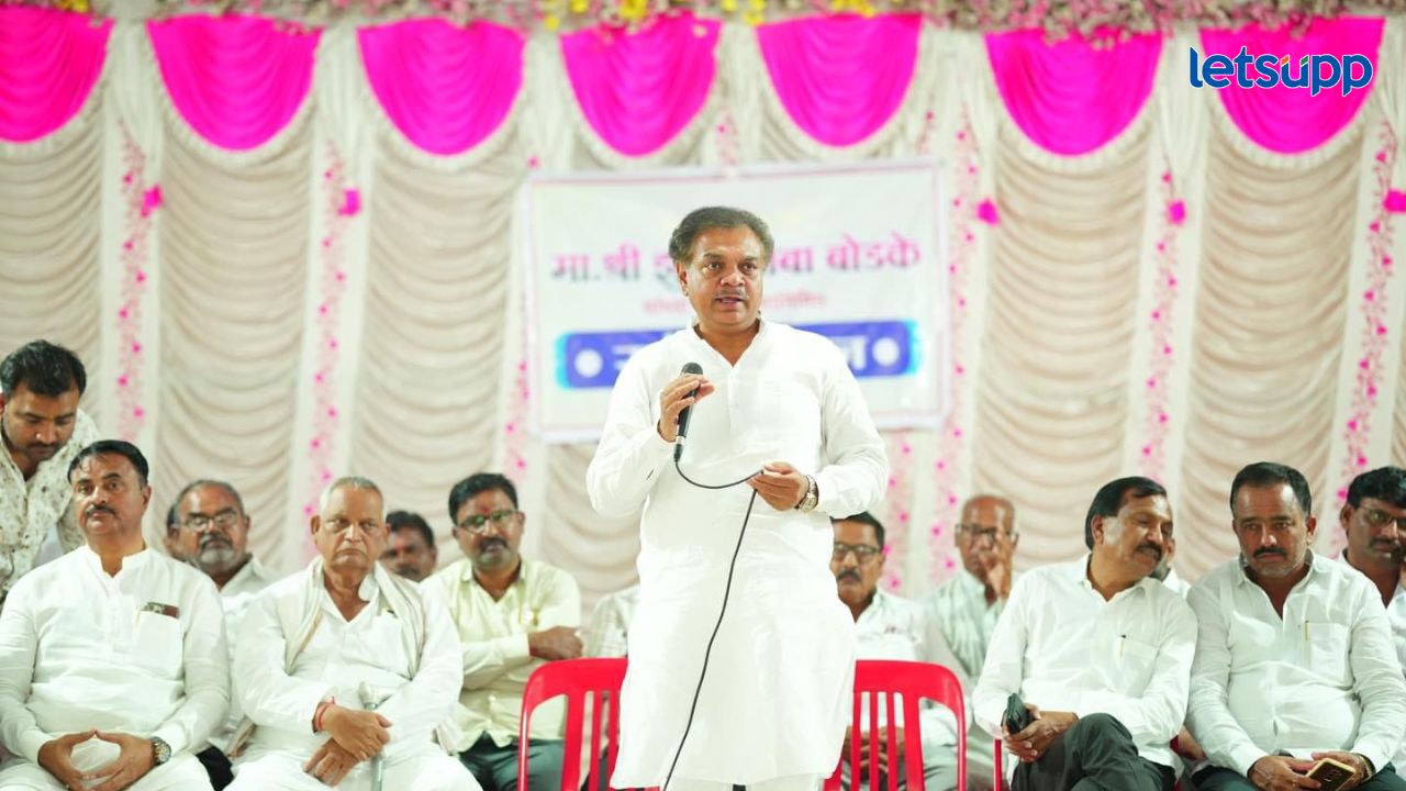 विकासकाम झालीत अन् पुढं करत राहणार तुम्ही साथ द्या; राणाजगजितसिंह पाटलांचं मतदारांना आवाहन विकासकाम झालीत अन् पुढं करत राहणार तुम्ही साथ द्या; राणाजगजितसिंह पाटलांचं मतदारांना आवाहन