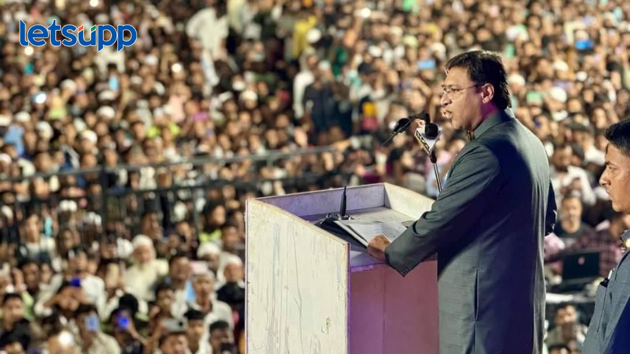 महाराष्ट्रातील कोणत्याच पक्षाकडं आता विचारसरणी नाही; मग आम्हीच जातीयवादी कसे? ओवेसी गरजले महाराष्ट्रातील कोणत्याच पक्षाकडं आता विचारसरणी नाही; मग आम्हीच जातीयवादी कसे? ओवेसी गरजले