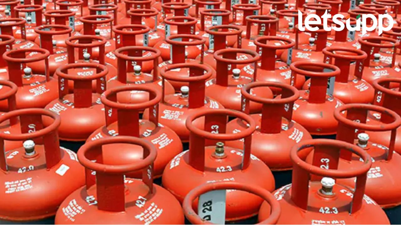 लक्ष्मीपुजनाच्या दिवशीच उडाला महागाईचा भडका! LPG गॅस सिलिंडर महागले, काय आहेत नवीन दर? Lpg Gas