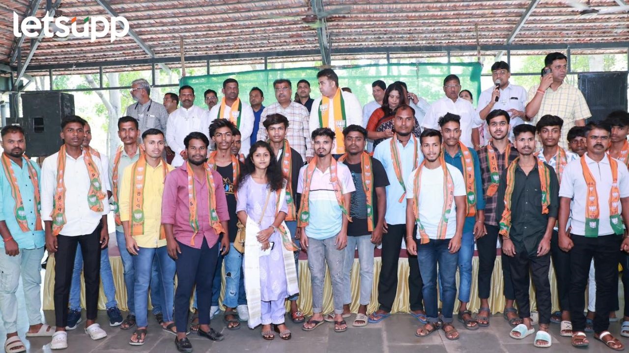 पालघरमध्ये मंत्री रविंद्र चव्हाणांची खेळी; अनेक जण पक्षात घेत भाजपची ताकद वाढवली ! Ravindra Chavan Bjp