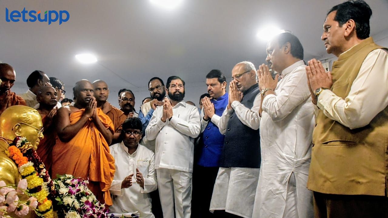 महापरिनिर्वाण दिनानिमित्त चैत्यभूमीवर मुख्यमंत्री, उपमुख्यमंत्र्यांनी केलं अभिवादन; पाहा फोटो BJP Leader Devendra Fadnavis (1)
