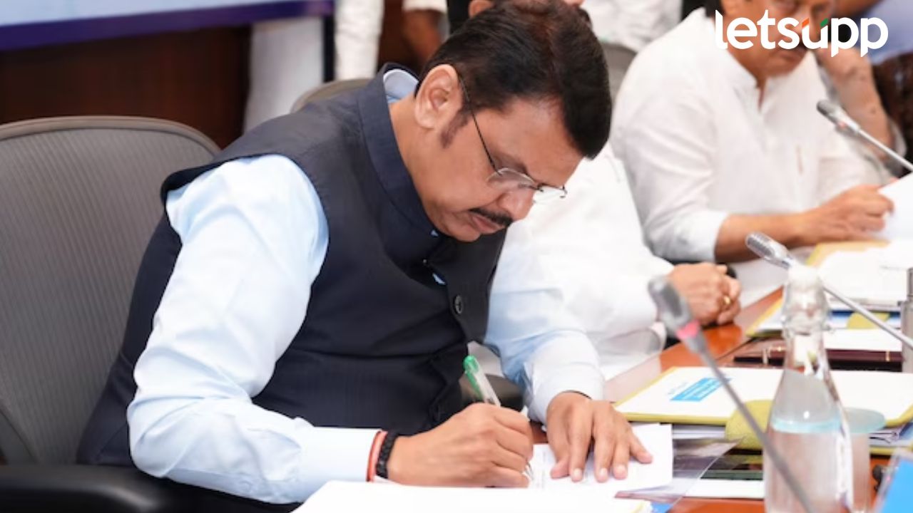 महाराष्ट्र असिमीत ताकदीचे राज्य, पण थांबू नका; CM फडणवीसांचा उच्चस्तरीय अधिकाऱ्यांना कानमंत्र Devendra Fadnavis