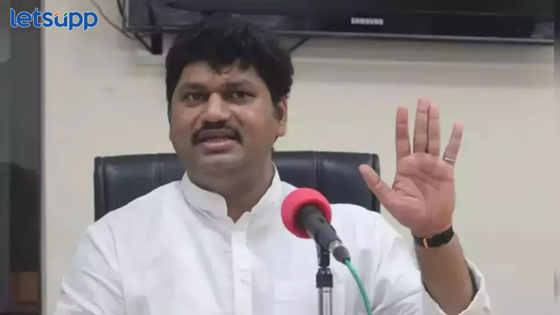मला सामाजिक व राजकीय आयुष्यातून उठविण्याचा काही जणांचा डाव ; मुंडेंचे अखेर धस यांना उत्तर Dhananjay Munde