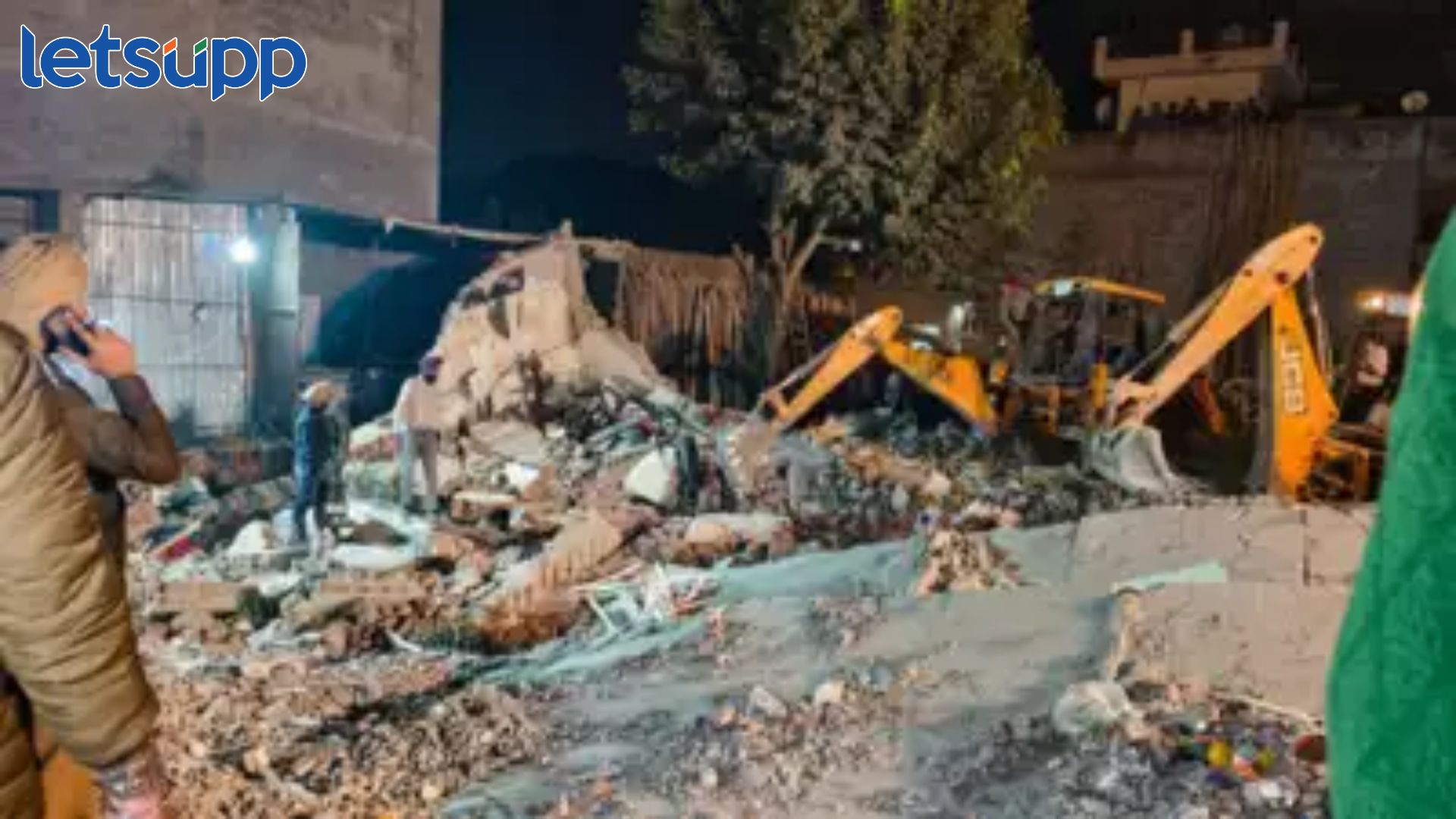 मोठी बातमी! तीन मजली इमारत कोसळली, 20 ढिगाऱ्याखाली अडकल्याची भीती Mohali Building Collapsed