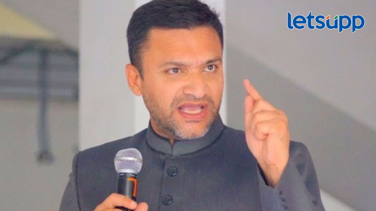 अभिनेता म्हणाला चित्रपट हिट होईल, नाव न घेता ओवैसींचा अल्लू अर्जुनवर आरोप अभिनेता म्हणाला चित्रपट हिट होईल, नाव न घेता ओवैसींचा अल्लू अर्जुनवर आरोप