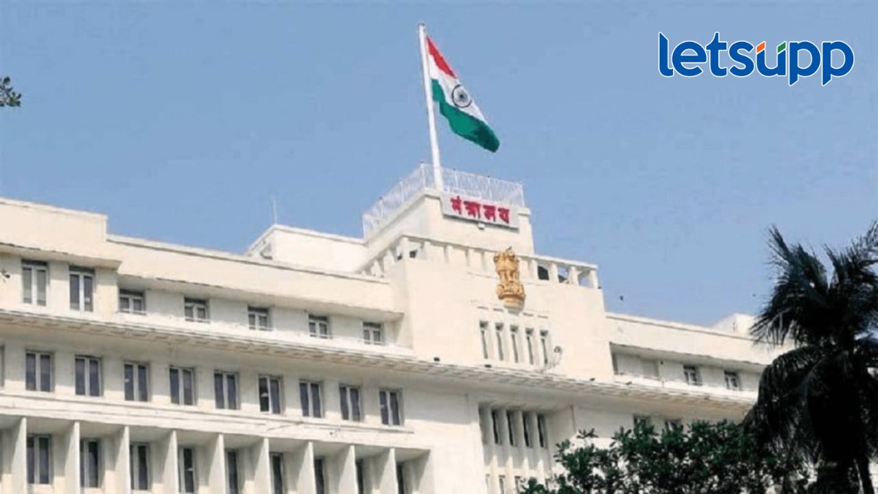 फडणवीस सरकारकडून १२ सनदी अधिकाऱ्यांच्या बदल्या; उद्योग सचिवपदी डॉ. पी. अनबलगन फडणवीस सरकारकडून १२ सनदी अधिकाऱ्यांच्या बदल्या; उद्योग सचिवपदी डॉ. पी. अनबलगन