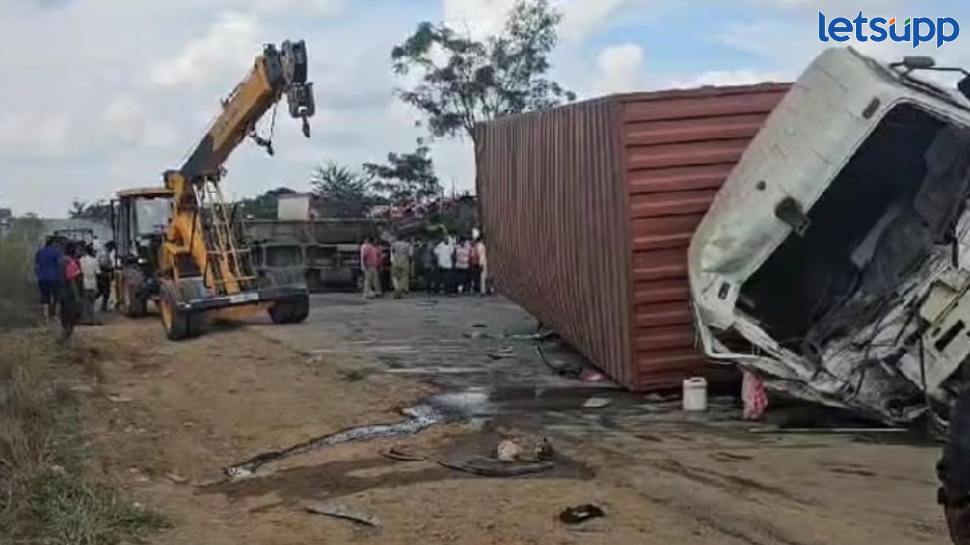 Sangli Accident : पुणे-बंगळुरू राष्ट्रीय महामार्गावर भीषण अपघात, एकाच कुटुंबातील 6 जणांचा मृत्यू Sangli Accident