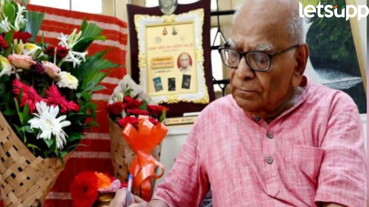 साहित्य अकादमी पुरस्काराची घोषणा : सुधीर रसाळ यांच्या ‘विंदांचे गद्यरूप’ या पुस्तकाचा अकादमीकडून सन्मान Sudhir Rasal