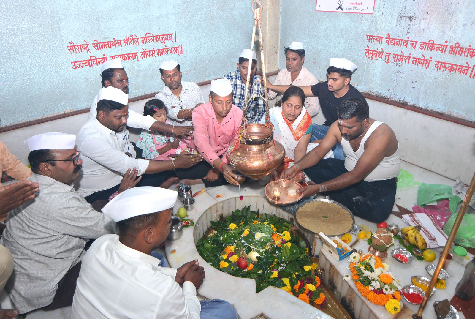 आमदार संग्राम जगतापांना मंत्री करा; भिंगारकरांचा शुक्लेश्वर मंदिरात महाअभिषेक
