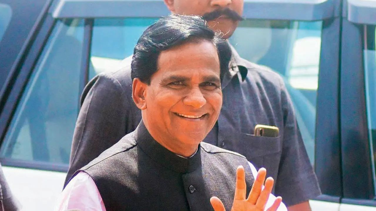 माजी मंत्री रावसाहेब दानवेंच्या कारचा अपघात; दुचाकी अन् कारची धडक Ravsaheb Danve