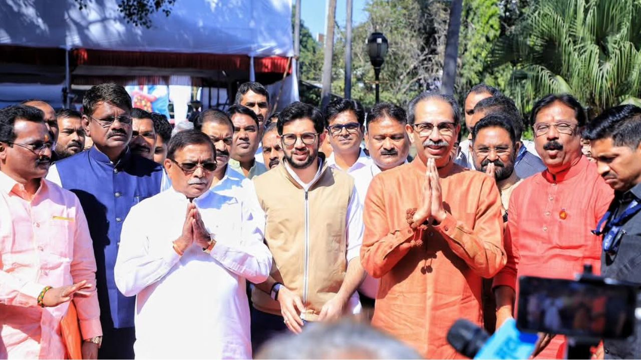 हिवाळी अधिवेशनाचा दुसरा दिवस, उद्धव ठाकरे नागपुरात Photo Winter Session