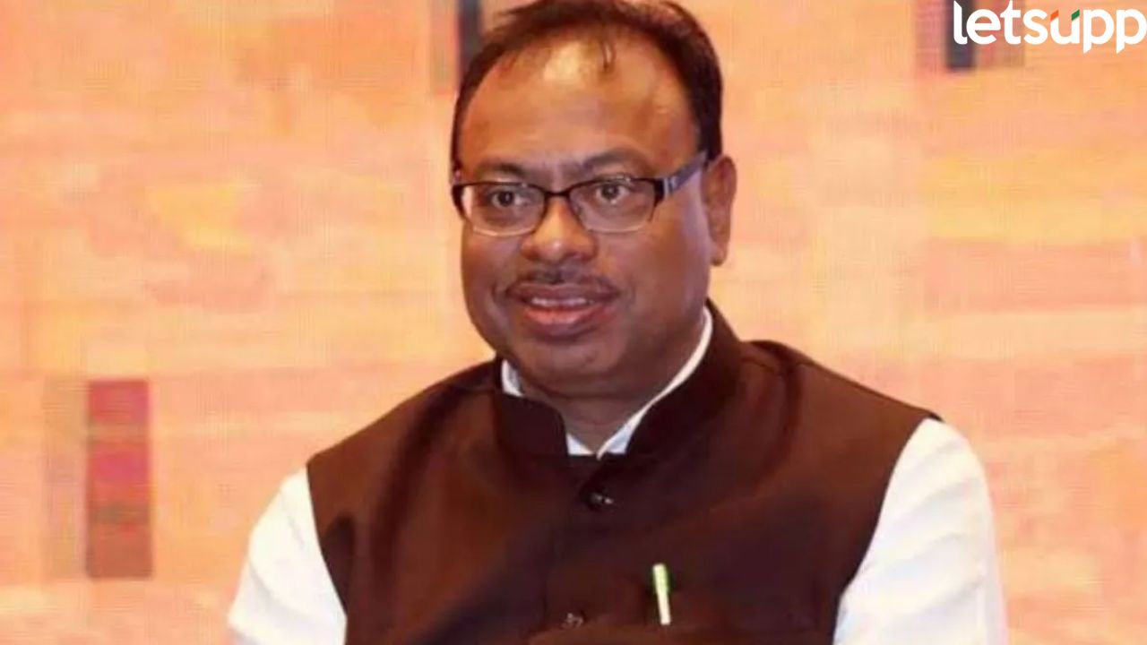सर्पमित्रांना 10 लाखांचा विमा अन् फ्रंटलाइन वर्करचा दर्जा; मंत्री बावनकुळेंची CM फडणवीसांना शिफारस Chandrashekhar Bawankule (3)
