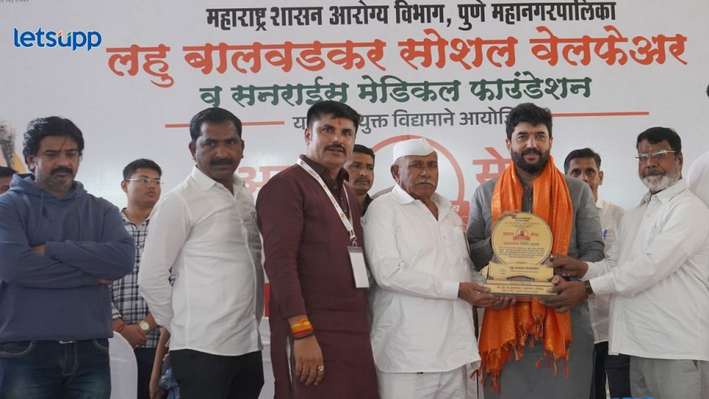 लहु बालवडकर यांच्या आरोग्य शिबिरात नवा आदर्श; केंद्रीय मंत्री मोहोळ यांच्या हस्ते साहित्य वाटप