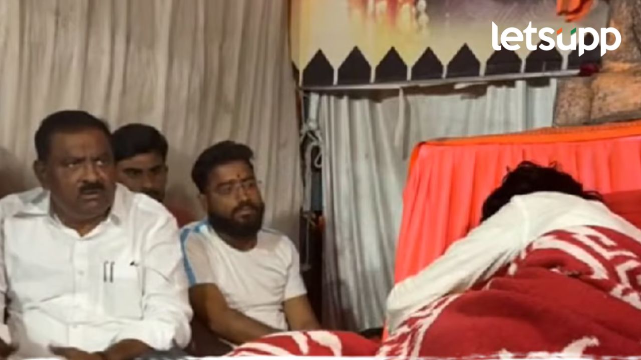 ….अखेर आमदार सुरेश धस यांच्या विनंतीला यश; मनोज जरांगे यांना लावण्यात आलं सलाईन ....अखेर आमदार सुरेश धस यांच्या विनंतीला यश; मनोज जरांगे यांना लावण्यात आलं सलाईन