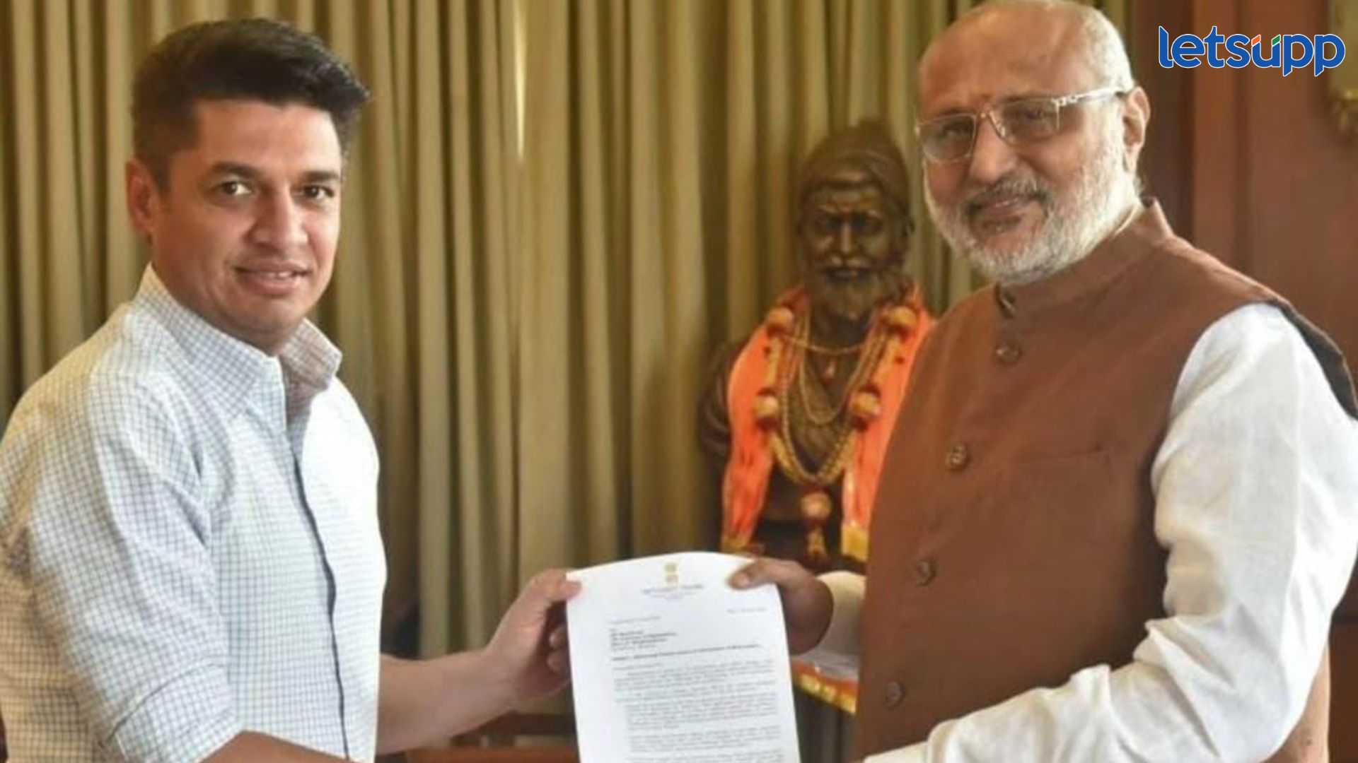 राज्यातील पेपरफुटीसह विद्यापीठ प्रश्नांबाबत सत्यजित तांबेंनी घेतली राज्यपालांची भेट Satyajeet Tambe