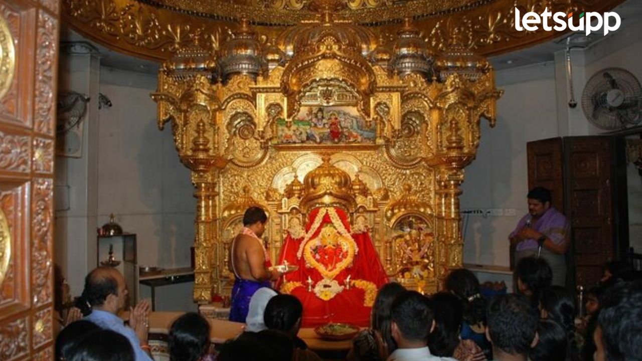 सिद्धिविनायक मंदिरात आता ड्रेसकोड ; तोकडे कपडे घालणाऱ्यांना मज्जाव, मंदिर न्यासाचा मोठा निर्णय Dress code now enforced at Sri Siddhivinayak Temple decision of the temple trust