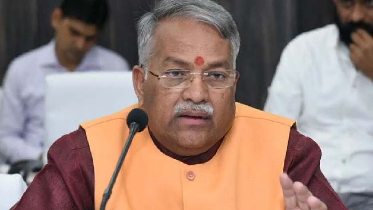 हात जोडतो, पाया पडतो.. उद्धव ठाकरेंची साथ सोडू नका; खैरे थेट व्यासपीठावर नतमस्तक