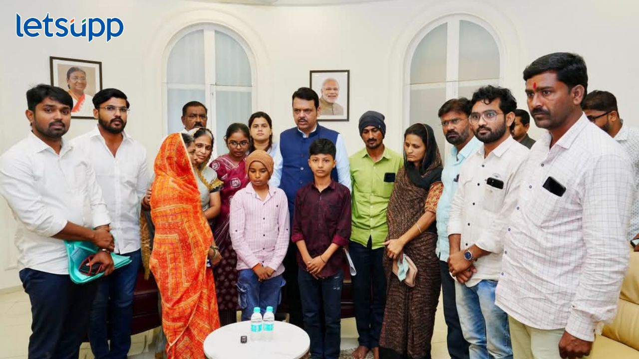 संतोष देशमुख प्रकरण; तपासातील बारकावे दोन दिवसांत समोर, देशमुख कुटुंबियांनी घेतली फडणवीसांची भेट Fff