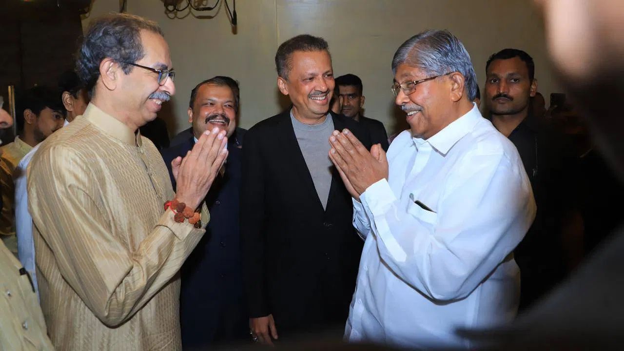 युती कधी होणार? नार्वेकरांचा सवाल, चंद्रकांतदादांच्या उत्तराने शिंदे गटाला धक्का.. Uddhav Thackeray And Chandrakant Patil