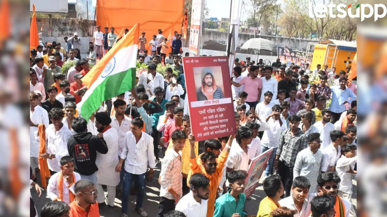 धक्कादायक! मिरवणुकीत मंत्री राणेंसोबत झळकले गँगस्टर बिश्नोईचे पोस्टर, अहिल्यानगरमध्ये खळबळ Ahilyanagar (1)