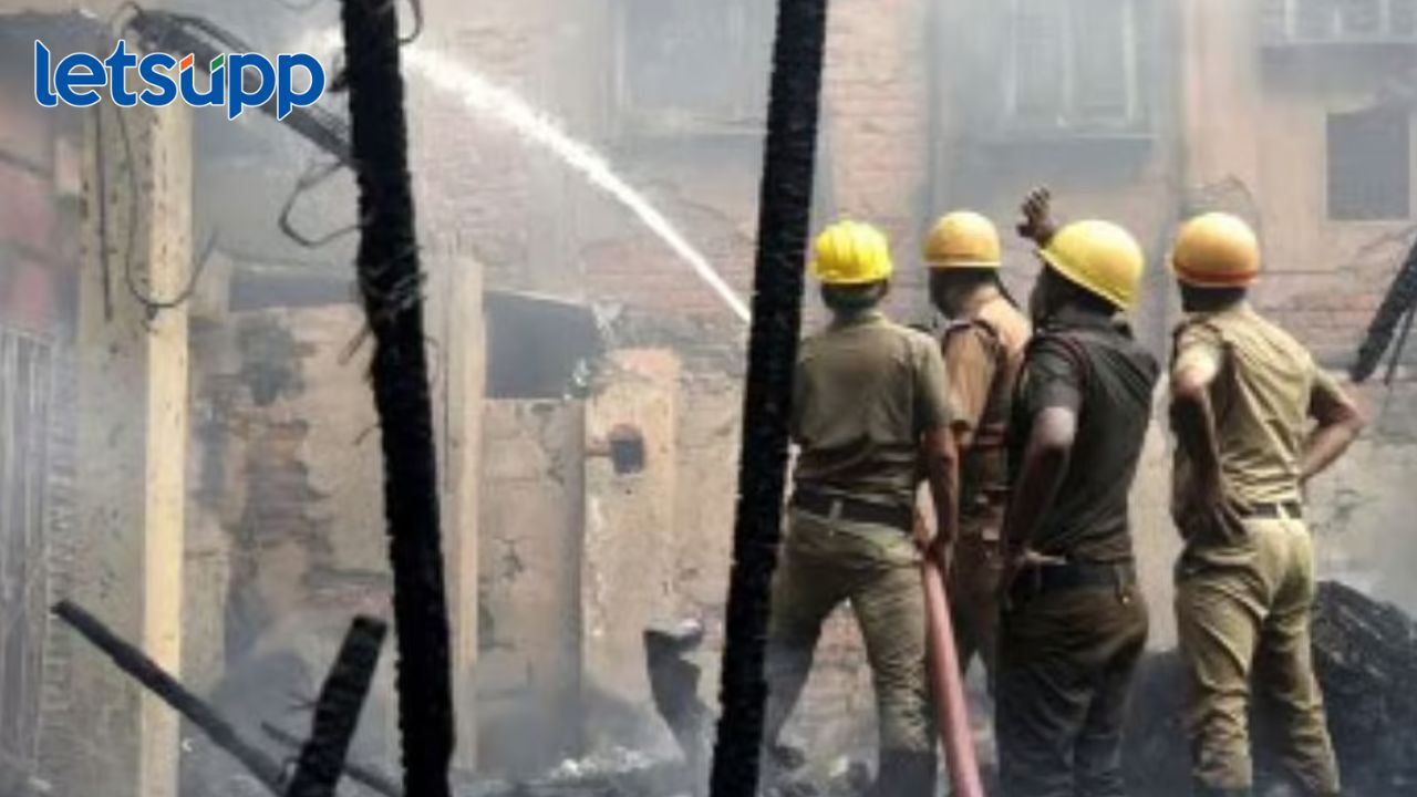 मुंबईतील उंच इमारतीला भीषण आग; घटनेत २ जणांचा दुर्दैवी मृत्यू, तर पाचजण गंभीर जखमी मुंबईतील उंच इमारतीला भीषण आग; घटनेत २ जणांचा दुर्दैवी मृत्यू, तर पाचजण गंभीर जखमी