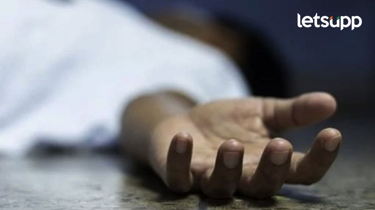 नात्याला काळीमा! हातोड्यानं वार करत आई-वडिलांची केली निर्घृण हत्या, घटनेनंत मुलगा फरार नात्याला काळीमा! हातोड्यानं वार करत आई-वडिलांची केली निर्घृण हत्या, घटनेनंत मुलगा फरार