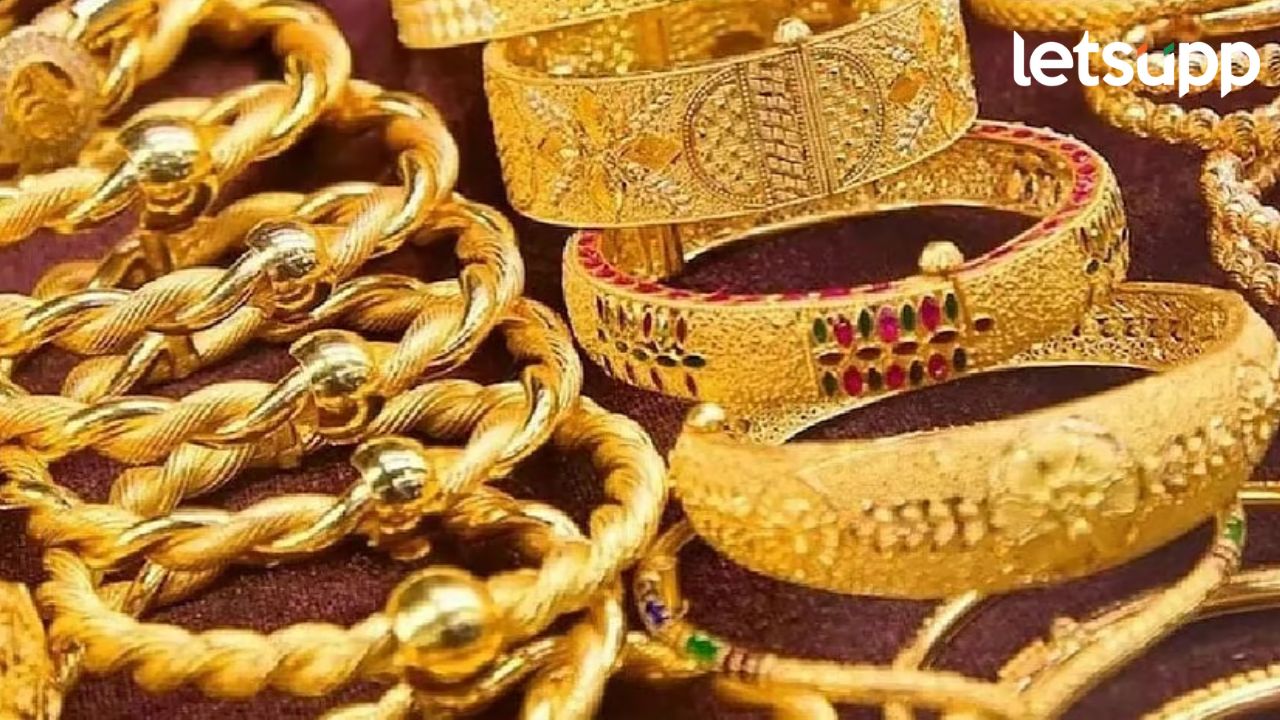 लग्नसराईतच सोने-चांदीचे दर वाढल्याने तारांबळ; सोयरिक जुळल्यानंतर दागिने खरेदी करताना दमछाक लग्नसराईतच सोने-चांदीचे दर वाढल्याने तारांबळ; सोयरिक जुळल्यानंतर दागिने खरेदी करताना दमछाक
