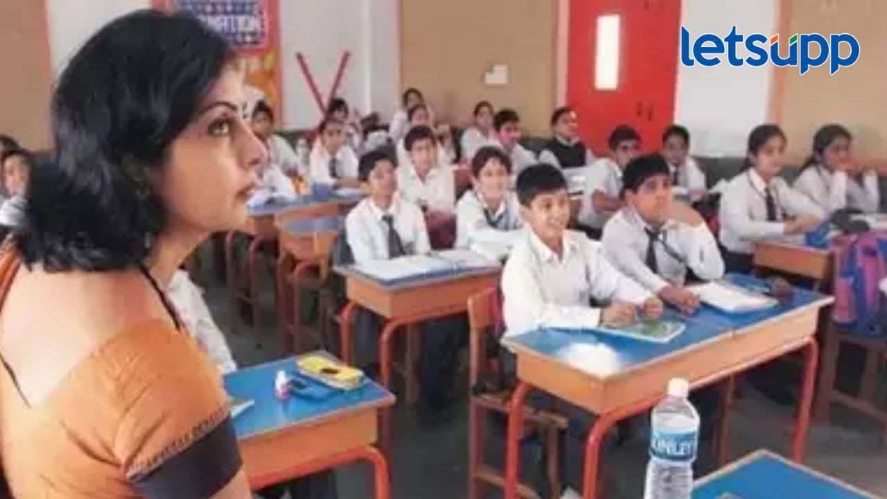 शिक्षक संच मान्यतेमुळे अनेकांवर बदलीची टांगती तलवार; ग्रामीण भागातील शाळा बंद करण्याचा घाट? शिक्षक संच मान्यतेमुळे अनेकांवर बदलीची टांगती तलवार; ग्रामीण भागातील शाळा बंद करण्याचा घाट?