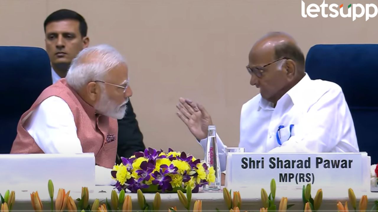 VIDEO : हातात हात पकडून दीपप्रज्वलन, मग थेट मोदींनींच भरला पवारांसाठी पाण्याचा ग्लास; दिल्लीत नेमकं काय घडलं? PM Modi (8)