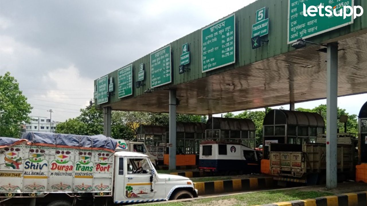 वाहनधारकांसाठी मोठी बातमी! टोलचं झंझट कायमचं मिटणार, सरकार ‘या’ योजना आणण्याच्या तयारीत Lifetime Highway Passes (1)