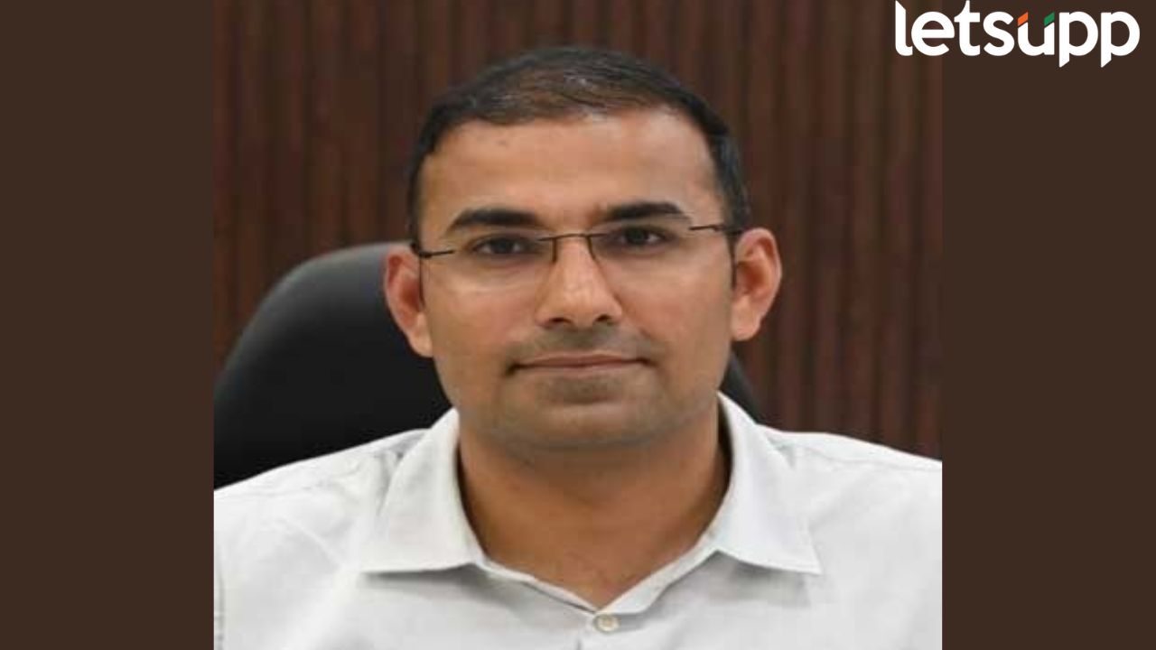 मोठी बातमी! डॉ. पंकज आशिया अहिल्यानगरचे नवे जिल्हाधिकारी, राज्यातील आठ IAS अधिकाऱ्यांच्या बदल्या Ahilyanagar (2)