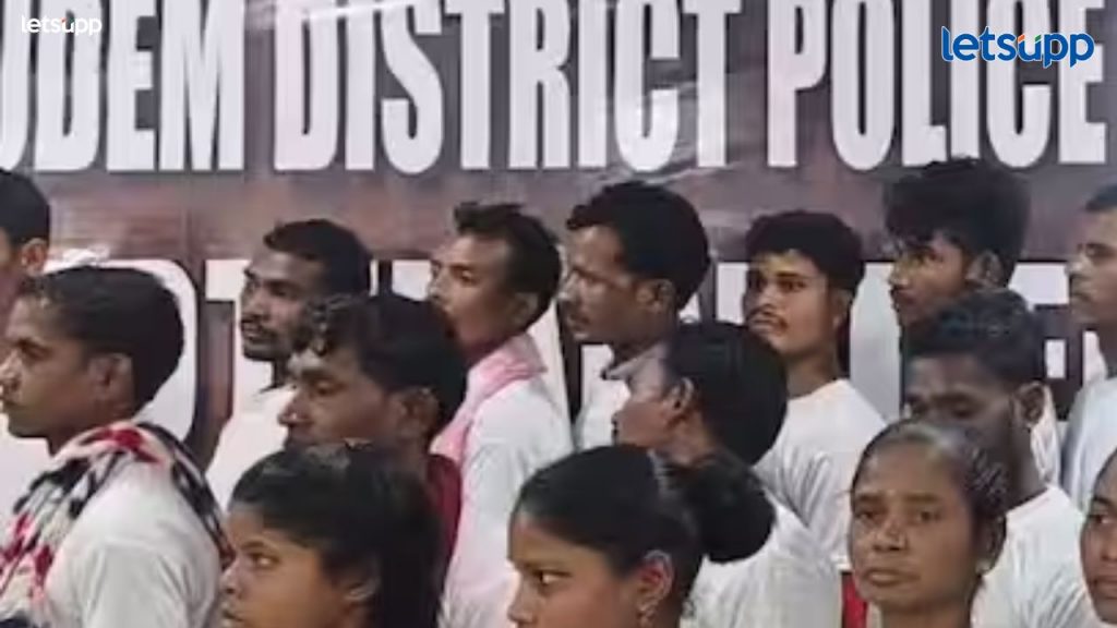 मोठी बातमी! तब्बल 64 नक्षलवाद्यांचं आत्मसमर्पण; तेलंगणातील कोठागुडेम जिल्ह्यातील घटना